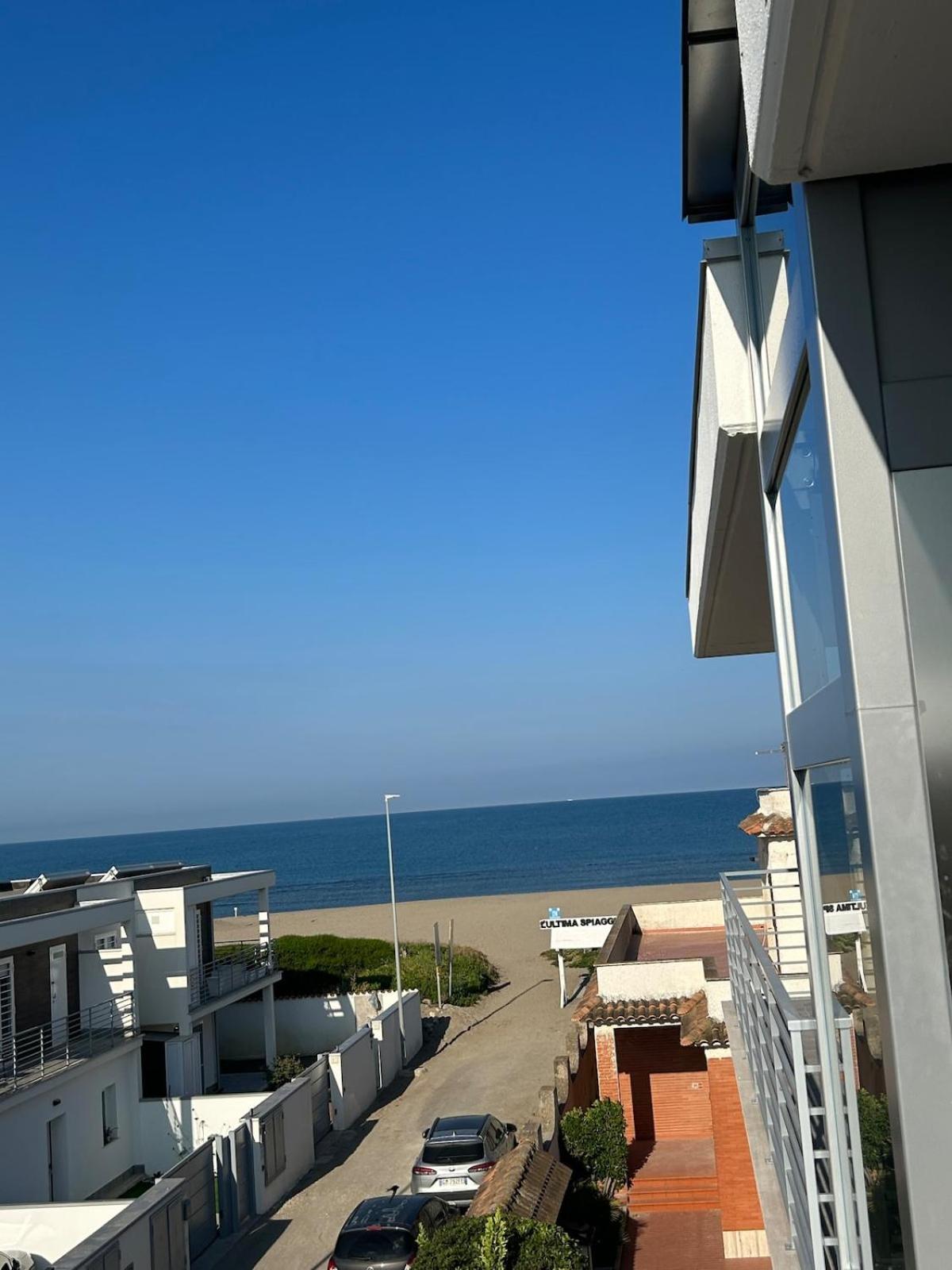Apartment By The Sea *